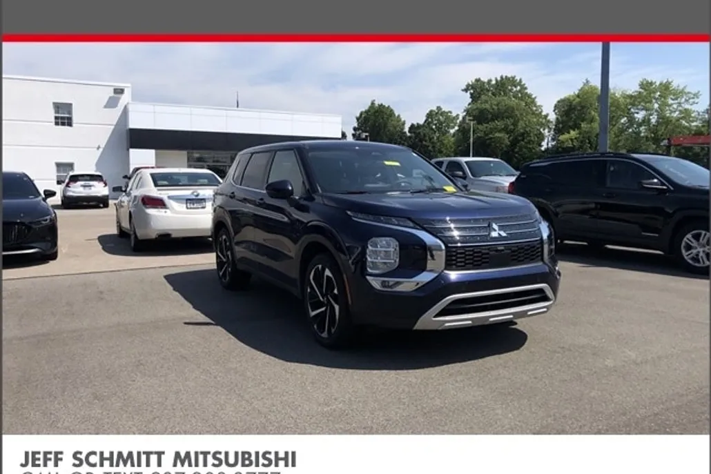 2022 Mitsubishi Outlander Black Edition photo 1