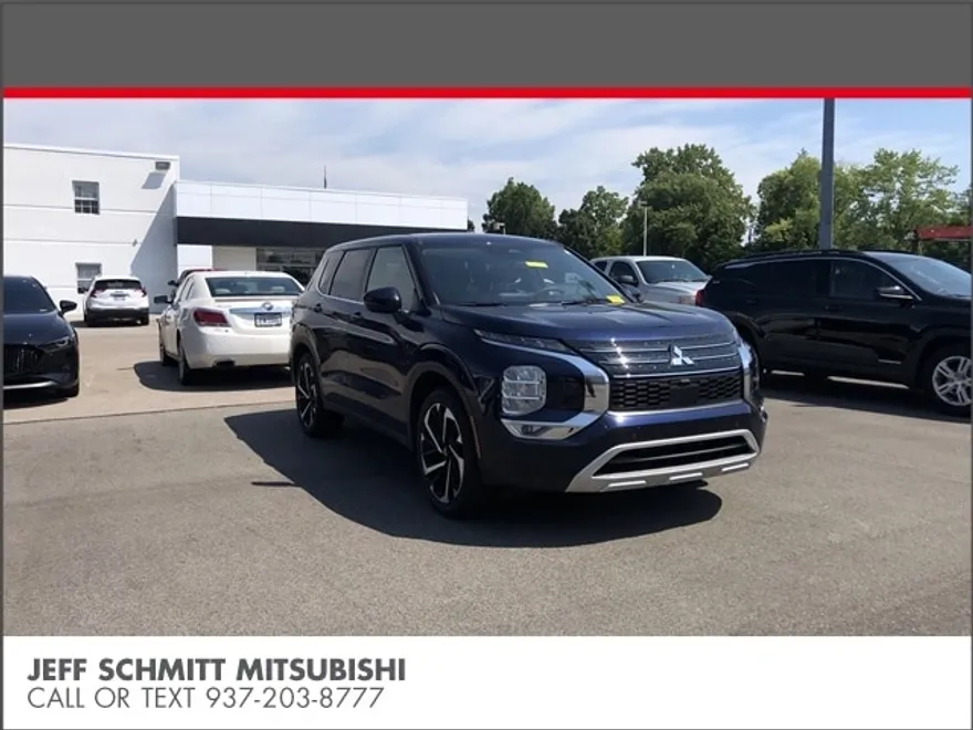 2022 Mitsubishi Outlander Black Edition photo 1
