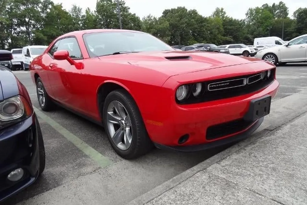 2022 Dodge Challenger SXT photo 1