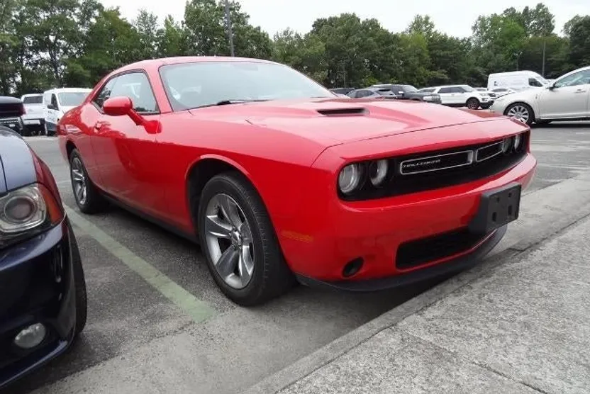 2022 Dodge Challenger SXT photo 1