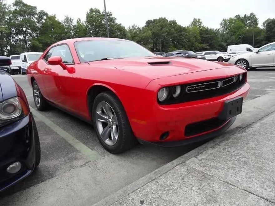2022 Dodge Challenger SXT photo 1