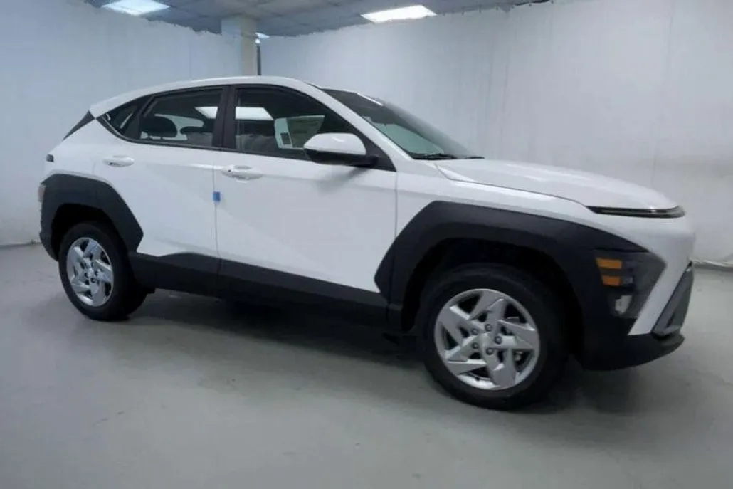 2026 Hyundai Kona SE photo 1