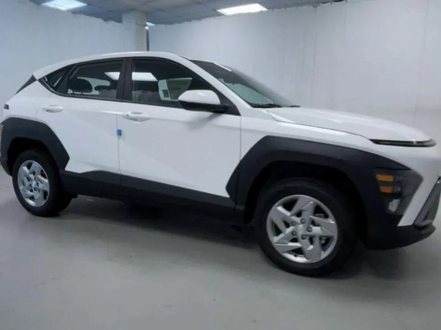 2026 Hyundai Kona SE photo 1