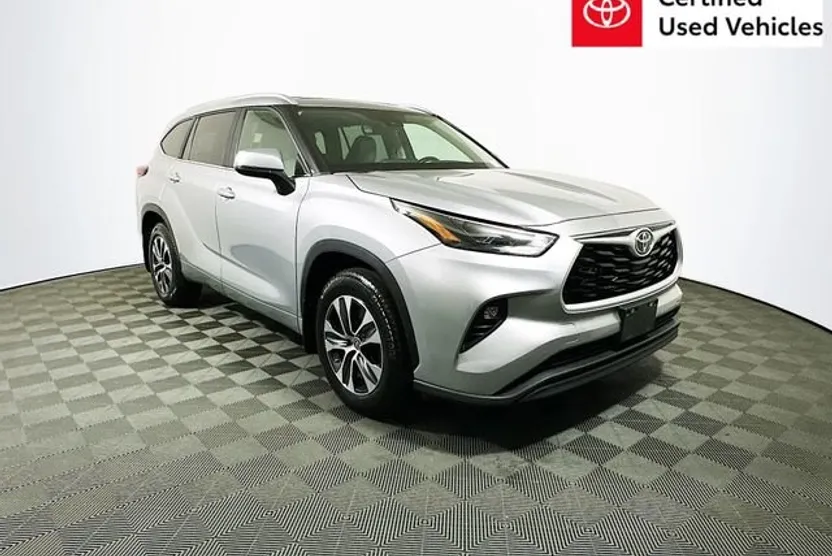 2023 Toyota Highlander XLE photo 1