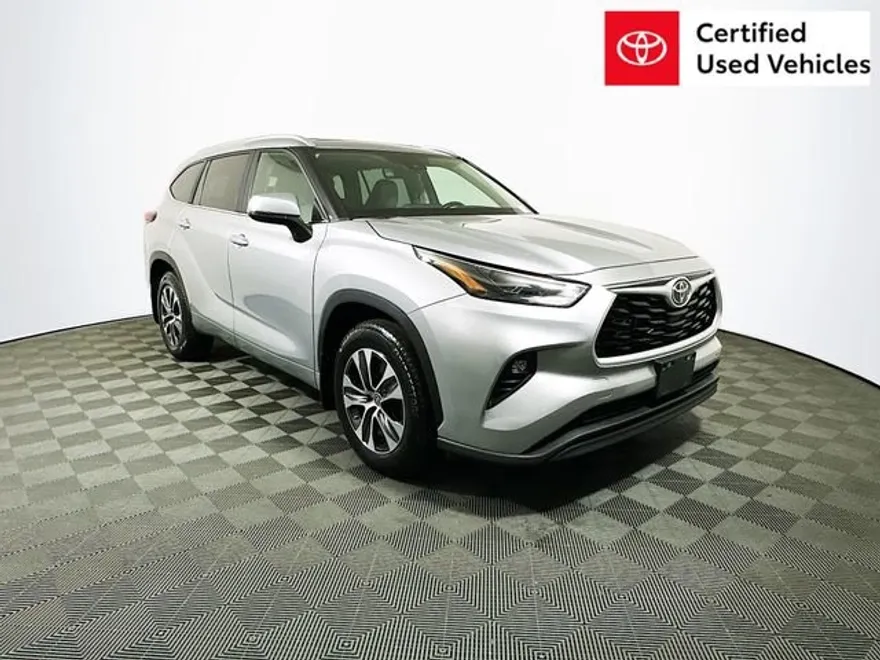 2023 Toyota Highlander XLE photo 1