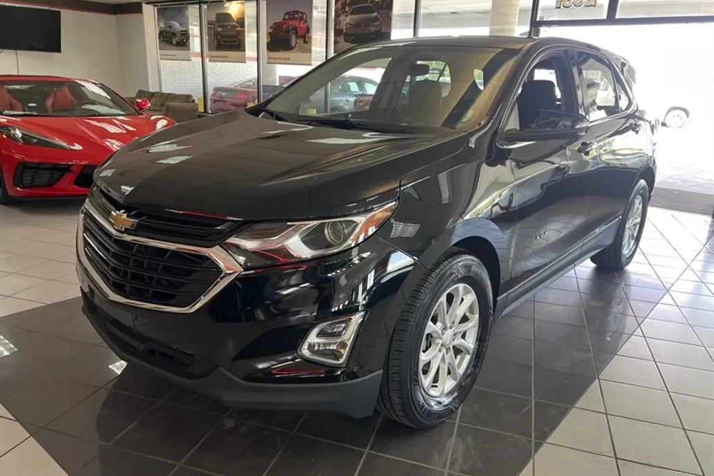 2018 Chevrolet Equinox LT photo 1