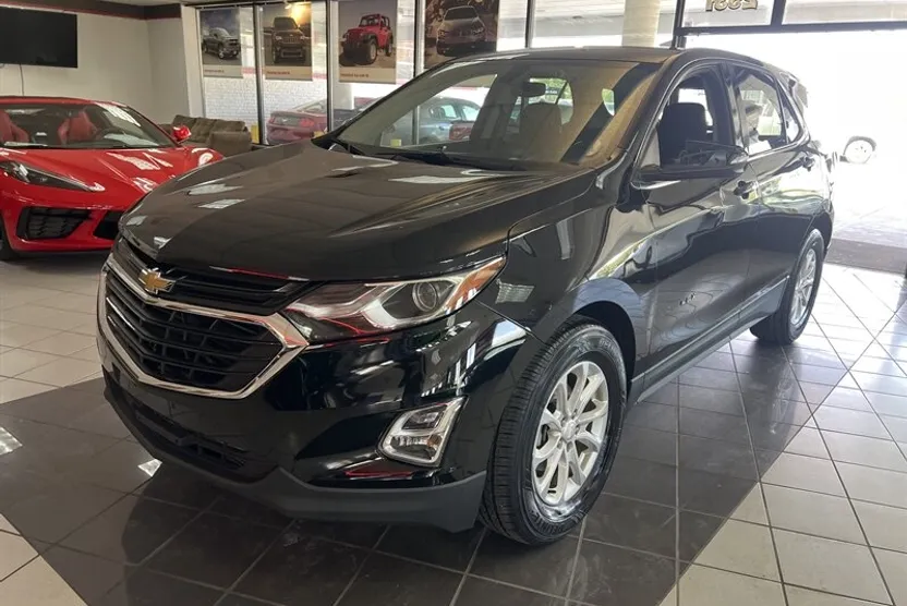 2018 Chevrolet Equinox LT photo 1