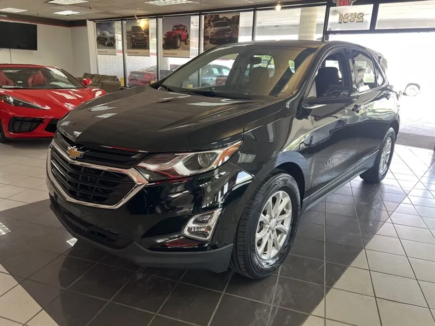 2018 Chevrolet Equinox LT photo 1