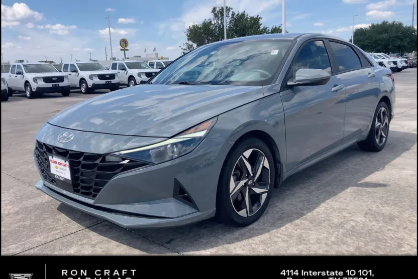 2023 Hyundai Elantra SEL photo 1