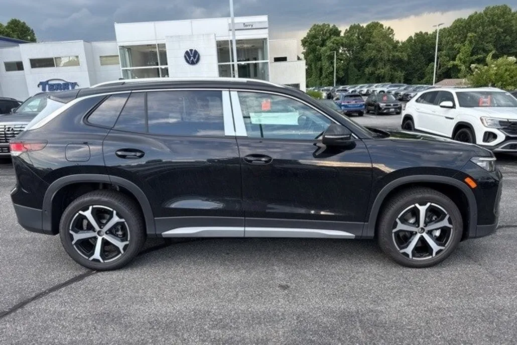 2025 Volkswagen Tiguan SE photo 1