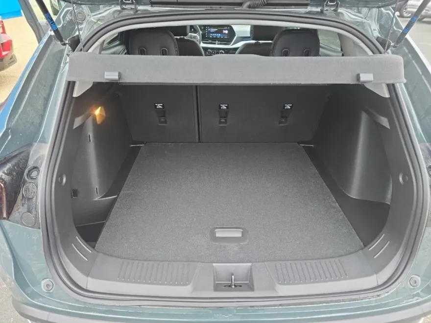 2025 Chevrolet Trax LT photo 21
