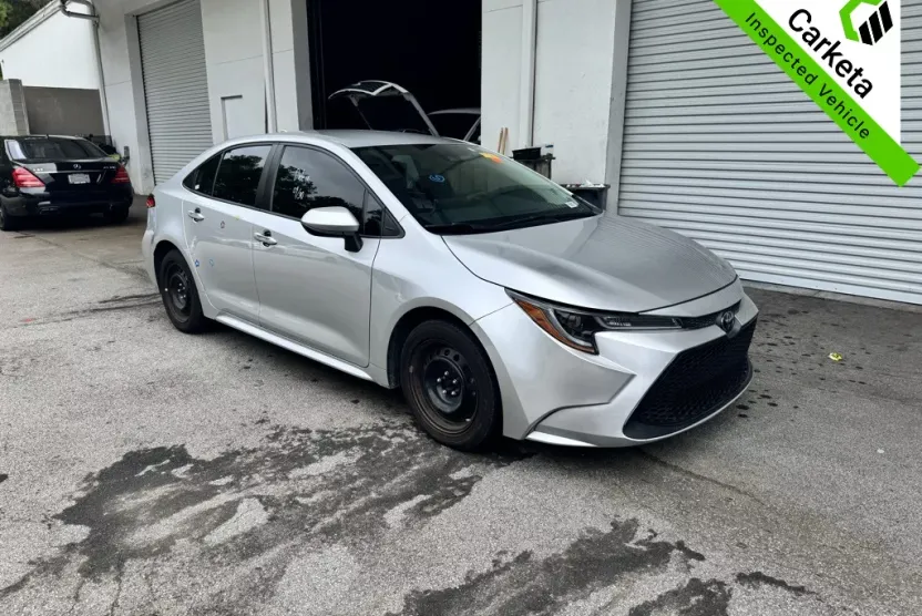 2020 Toyota Corolla LE photo 1