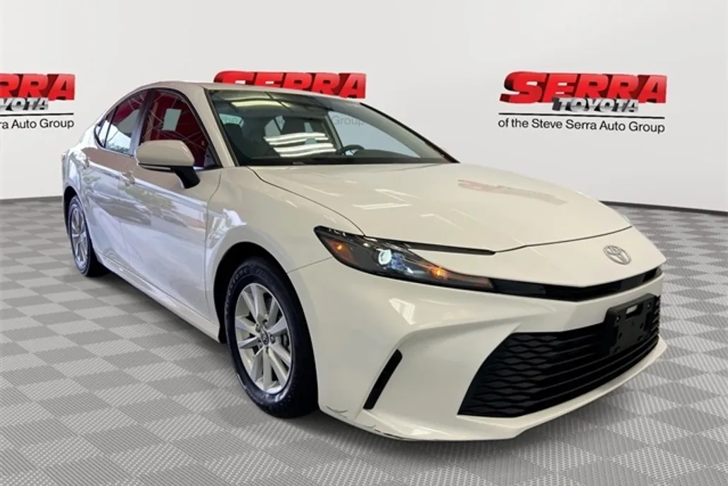 2025 Toyota Camry LE photo 1