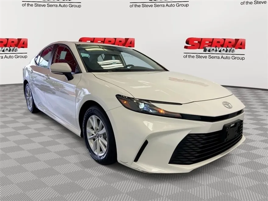 2025 Toyota Camry LE photo 1