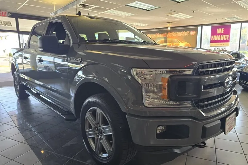 2019 Ford F-150 XLT photo 1