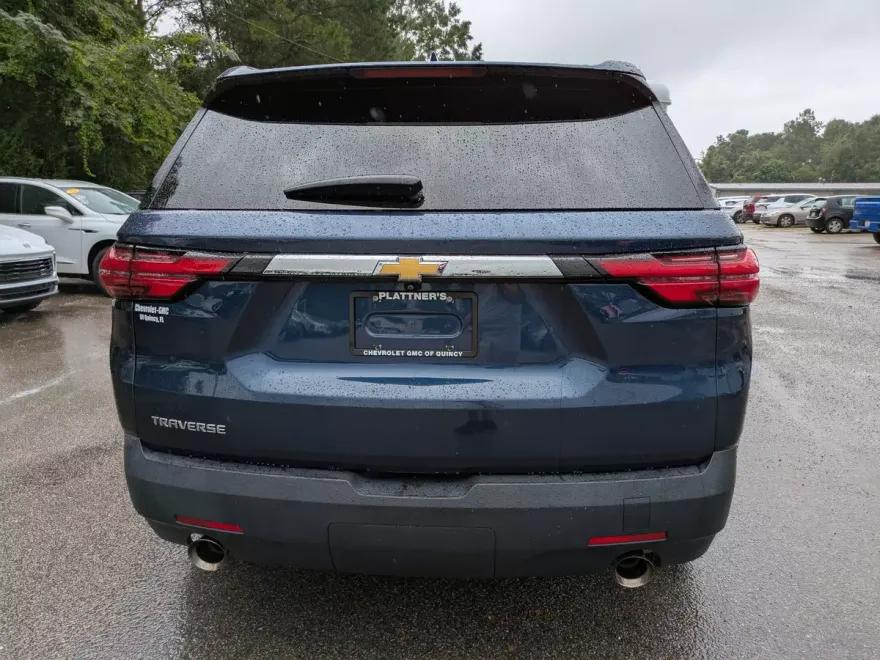 2022 Chevrolet Traverse LS photo 1