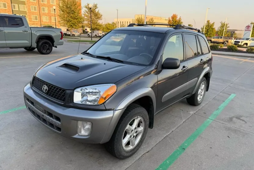 2003 Toyota RAV4 Base photo 1
