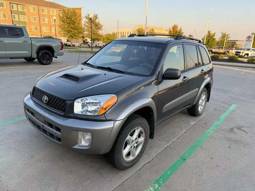 2003 Toyota RAV4 Base photo 1