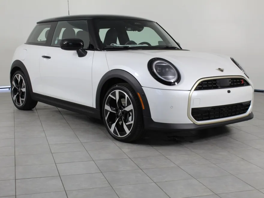 2025 Mini Cooper 2 Door Hardtop Iconic photo 1