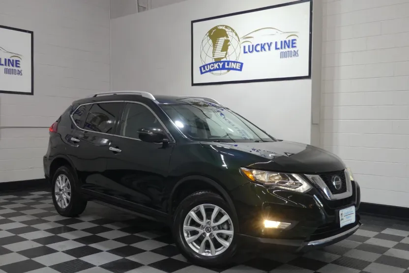 2018 Nissan Rogue SV photo 1