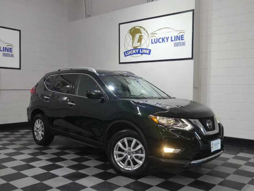 2018 Nissan Rogue SV photo 1