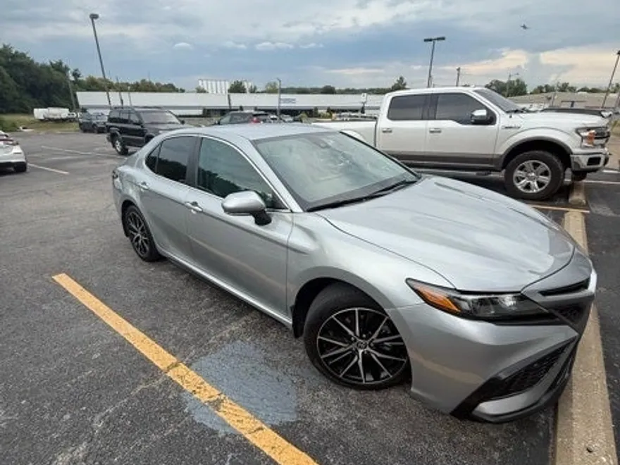 2024 Toyota Camry SE photo 1