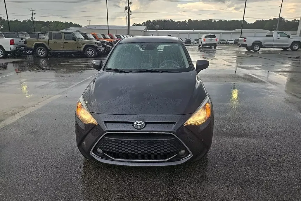 2020 Toyota Yaris LE photo 1