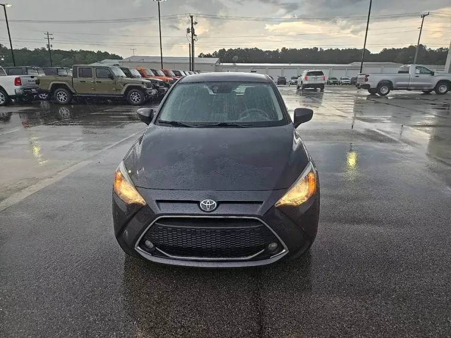 2020 Toyota Yaris LE photo 1
