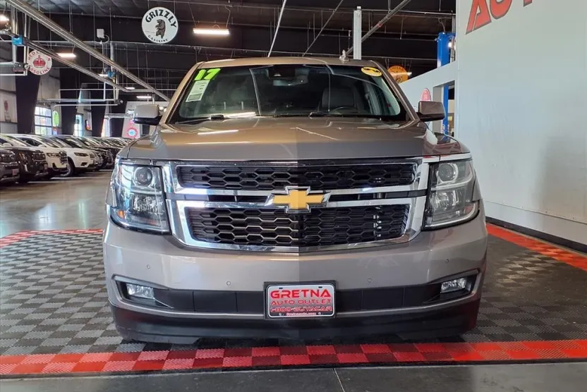 2017 Chevrolet Suburban 1500 LT photo 1