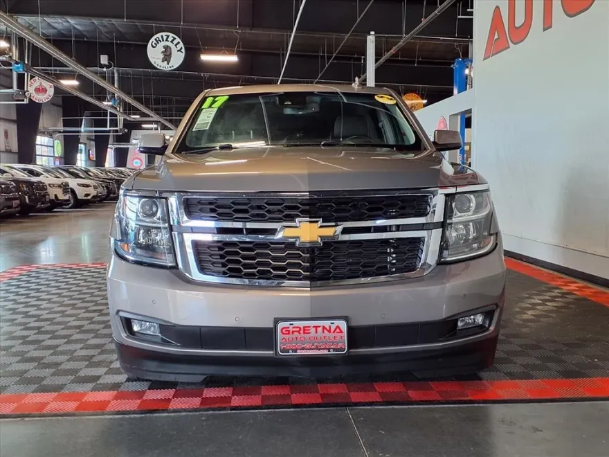 2017 Chevrolet Suburban 1500 LT photo 1