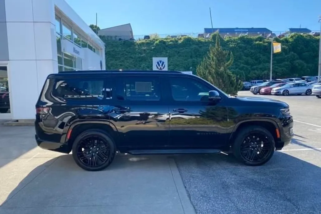 2025 Jeep Wagoneer Series II photo 1