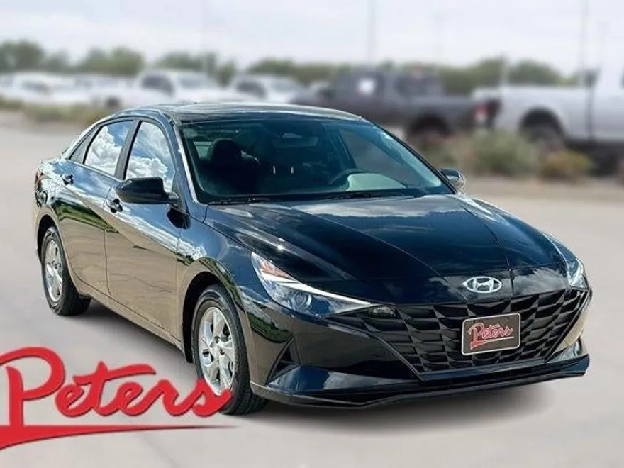 2023 Hyundai Elantra SE photo 1