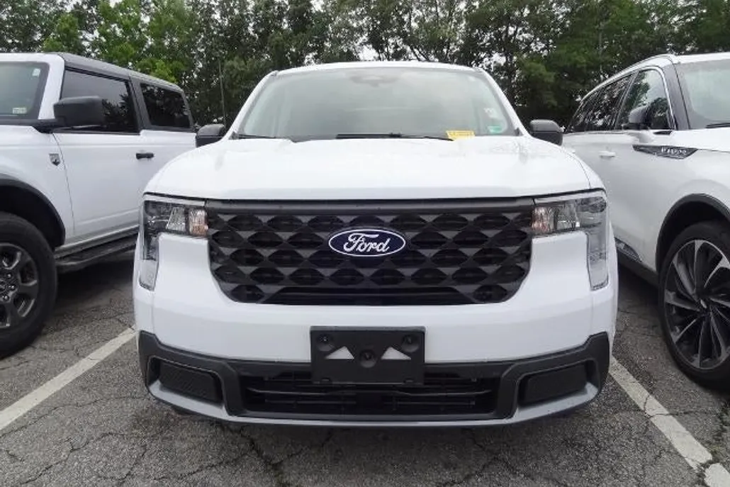 2025 Ford Maverick XLT photo 1