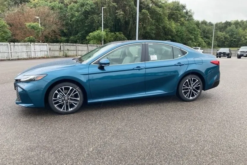 2025 Toyota Camry XLE photo 1