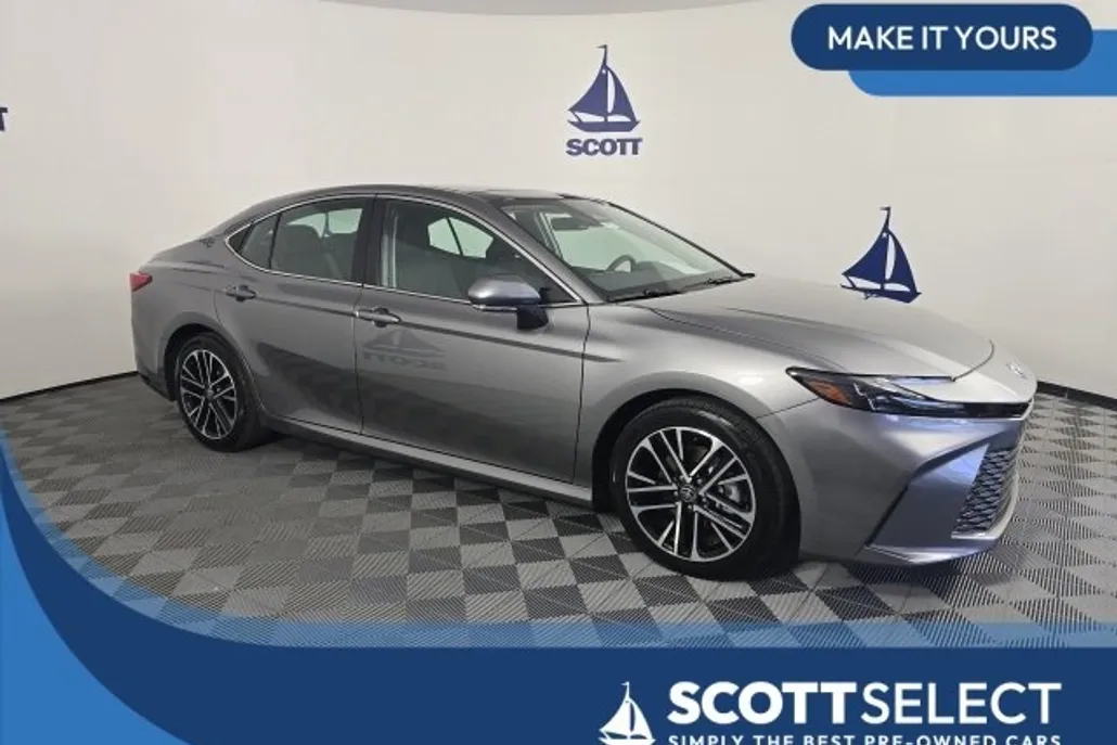 2025 Toyota Camry XLE Hybrid photo 1