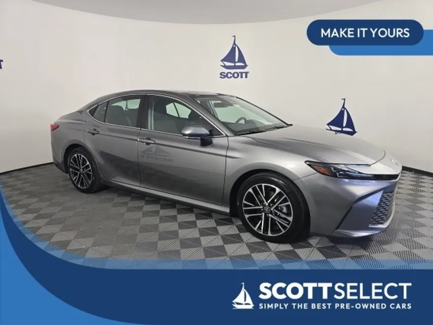 2025 Toyota Camry XLE Hybrid photo 1