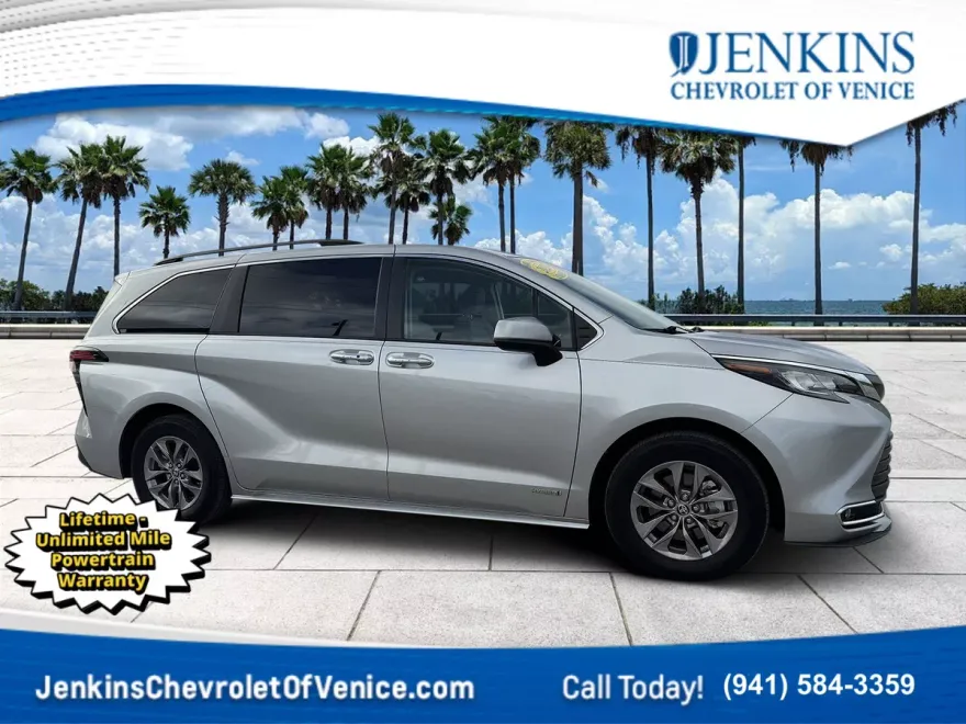 2021 Toyota Sienna XLE Hybrid photo 1