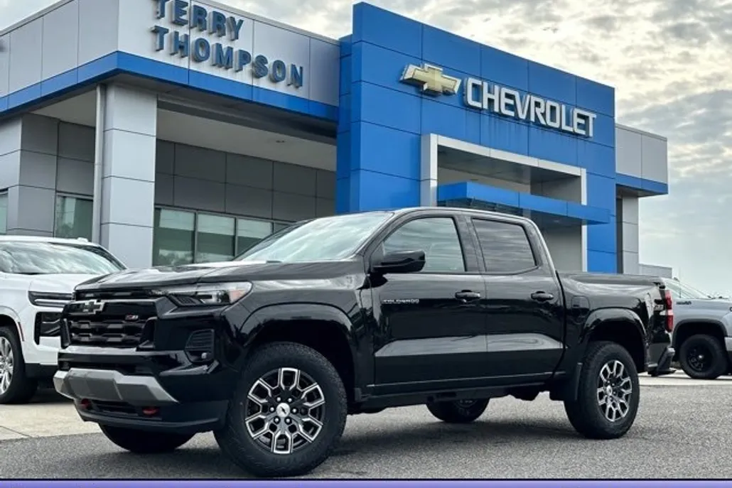 2024 Chevrolet Colorado Z71 photo 1