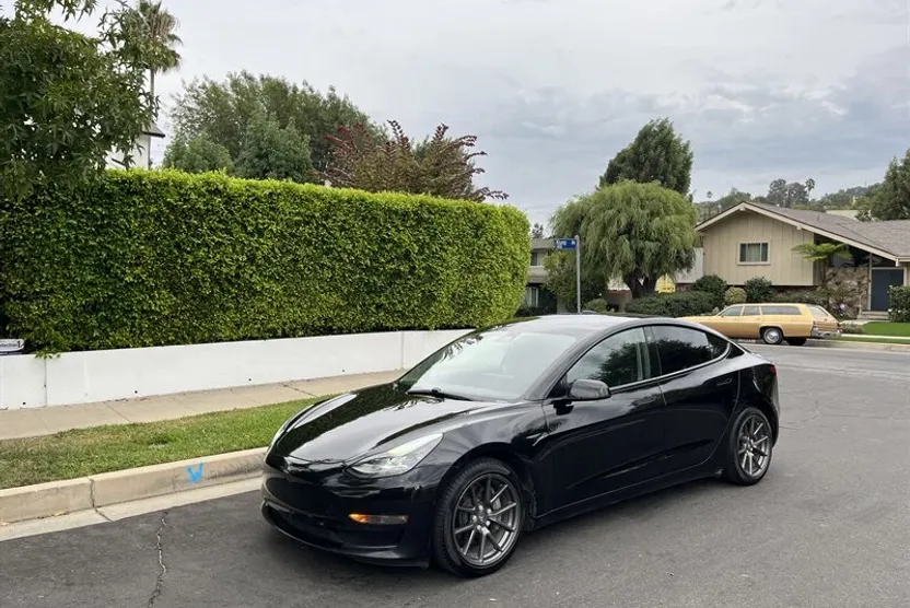 2021 Tesla Model 3 Long Range photo 1