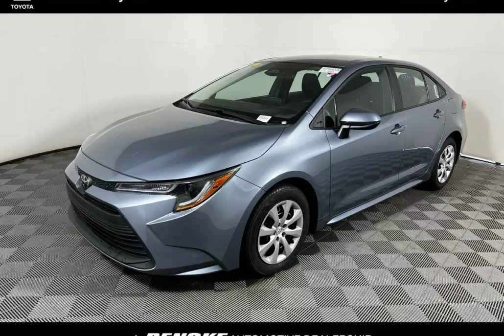 2024 Toyota Corolla LE photo 1