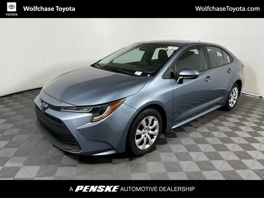 2024 Toyota Corolla LE photo 1