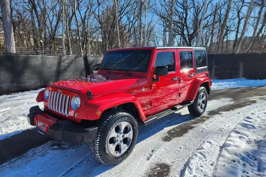 2017 Jeep Wrangler Unlimited Sahara photo 1