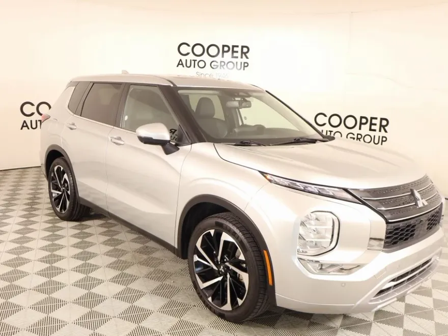 2024 Mitsubishi Outlander SE photo 1
