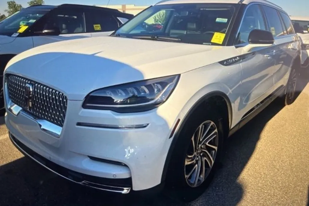 2023 Lincoln Aviator Standard photo 1