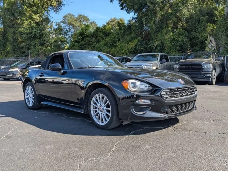 2017 Fiat 124 Spider Classica photo 1