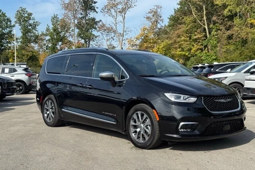 2022 Chrysler Pacifica Hybrid Pinnacle photo 1