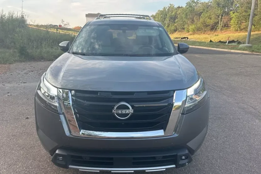 2022 Nissan Pathfinder SL photo 1