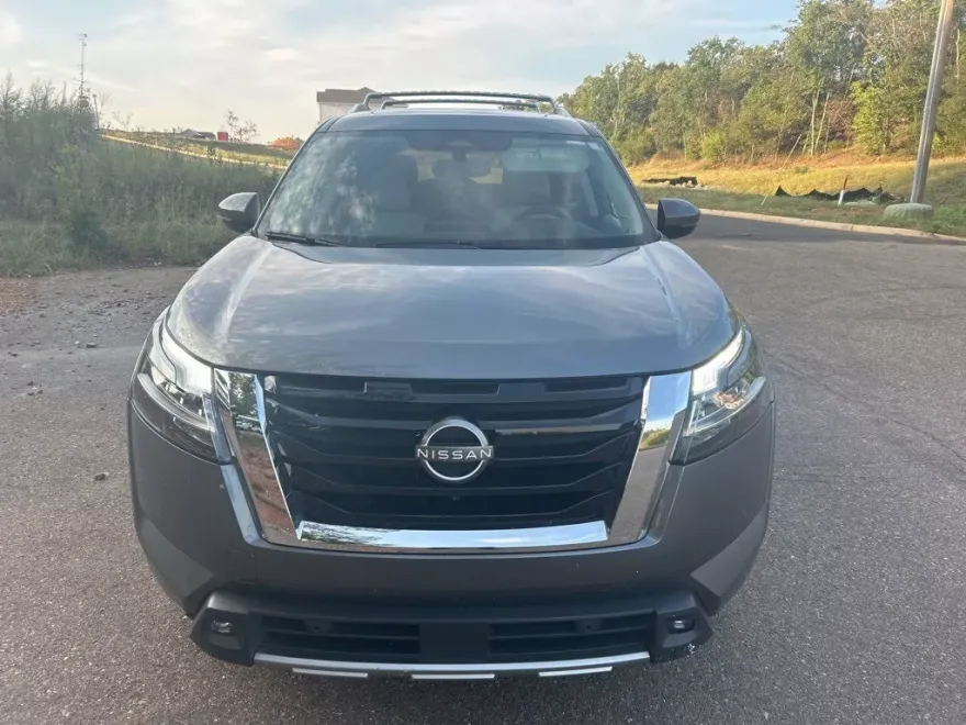 2022 Nissan Pathfinder SL photo 1