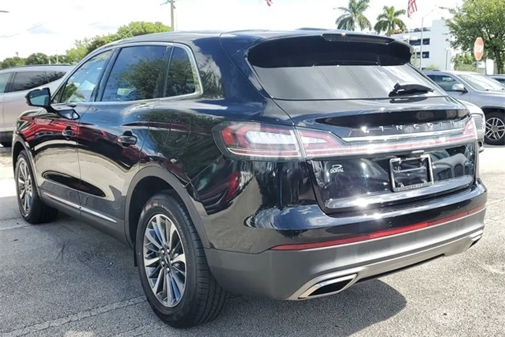 2022 Lincoln Nautilus Standard photo 1
