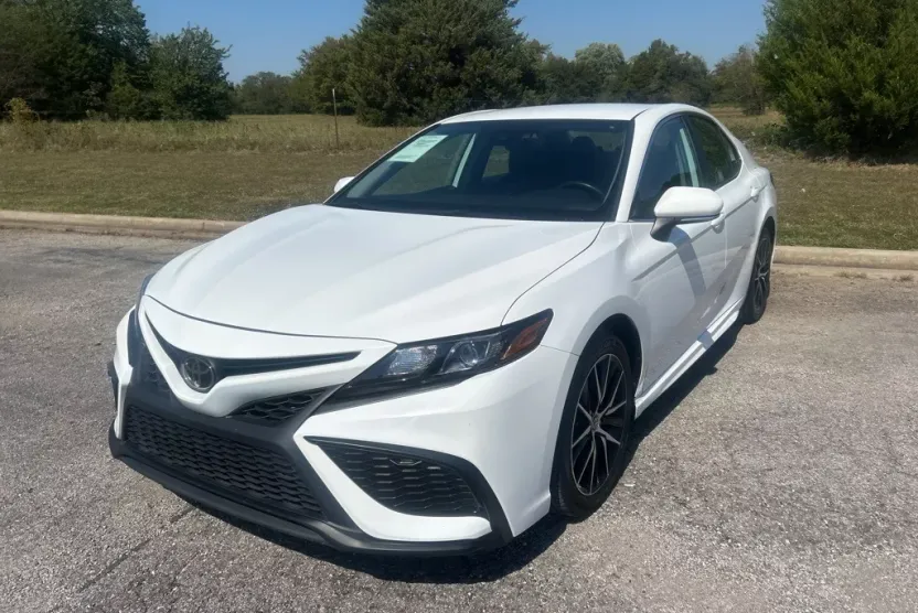 2024 Toyota Camry SE photo 1